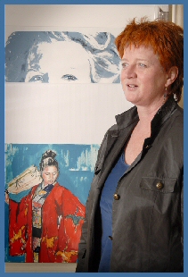 Suzan Offereins in front of her paintings
