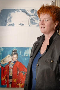 Suzan Offereins in front of her paintings